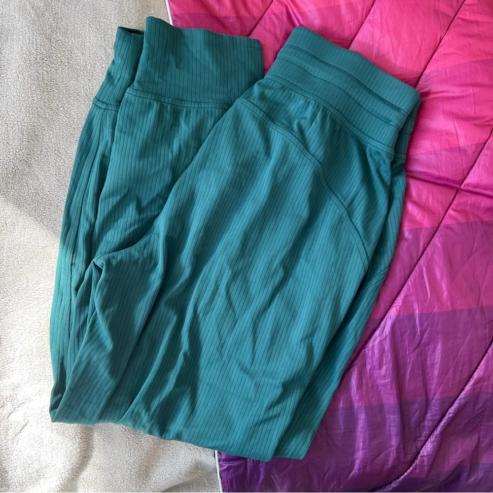 Lululemon joggers - Picture 3 of 4